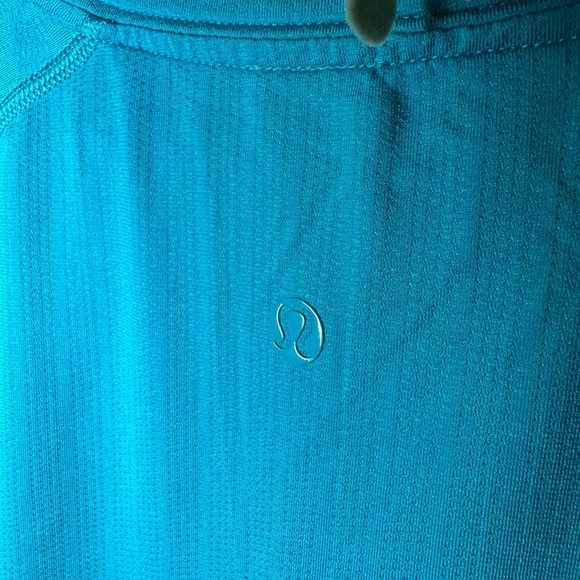 Men’s Lululemon Shirt - Picture 4 of 5